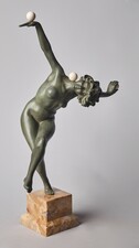 Бронзовая скульптура в стиле Art Deco "Обнаженная с шарами"